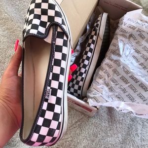 Checkered slip on vans🖤🤍
